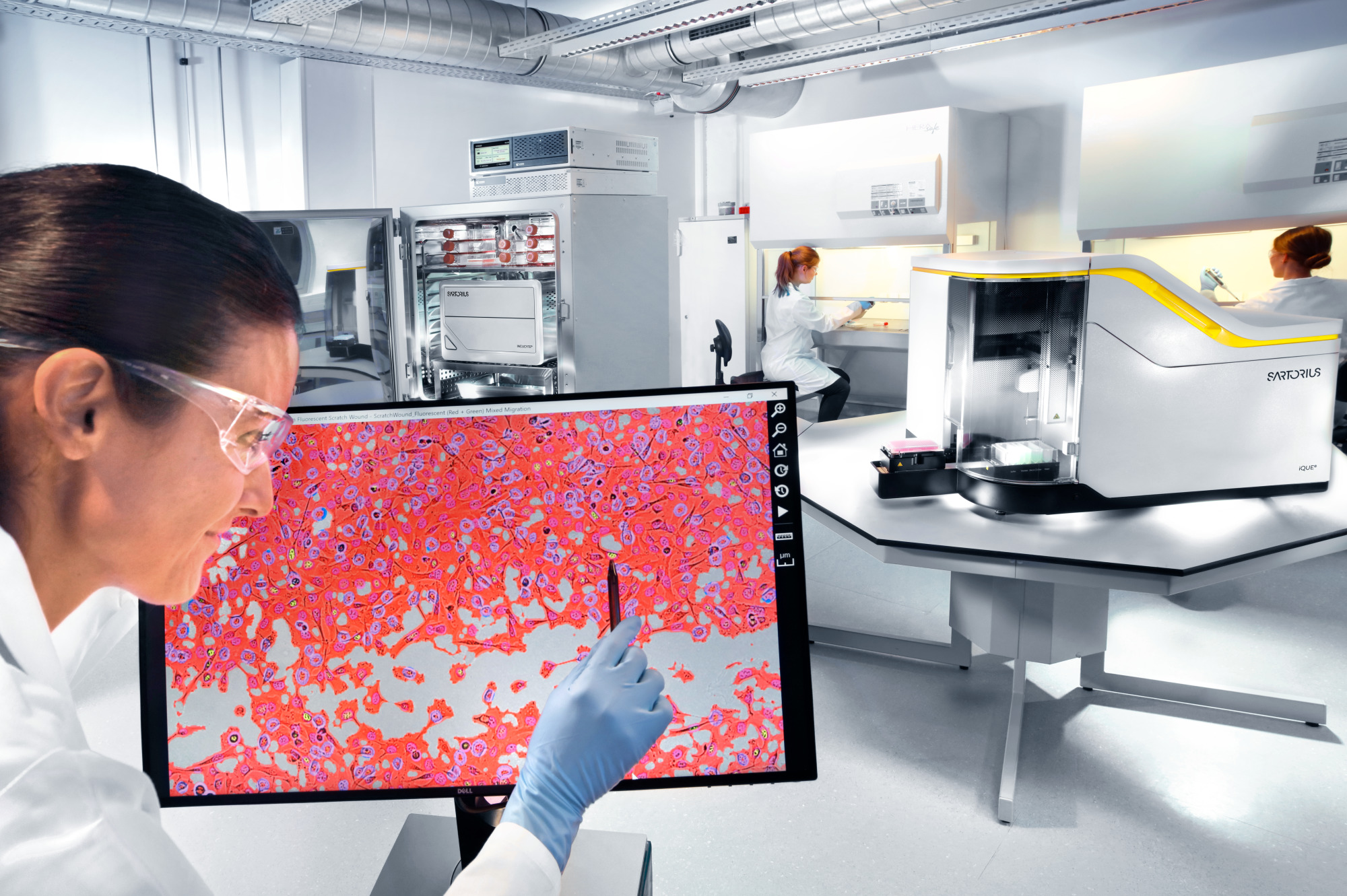 Devices for real-time cell analysis