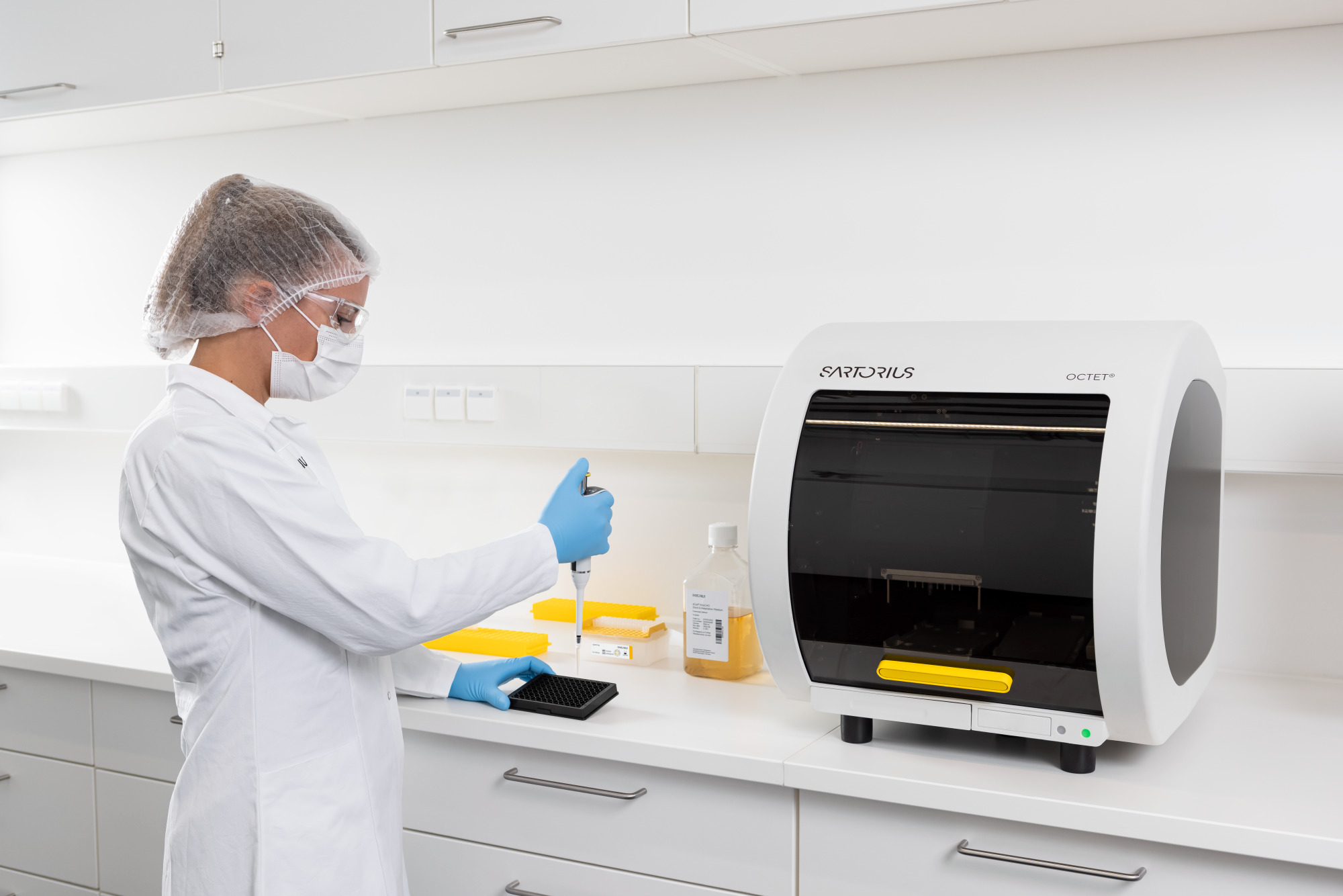 Devices for the analysis of proteins and biomolecules